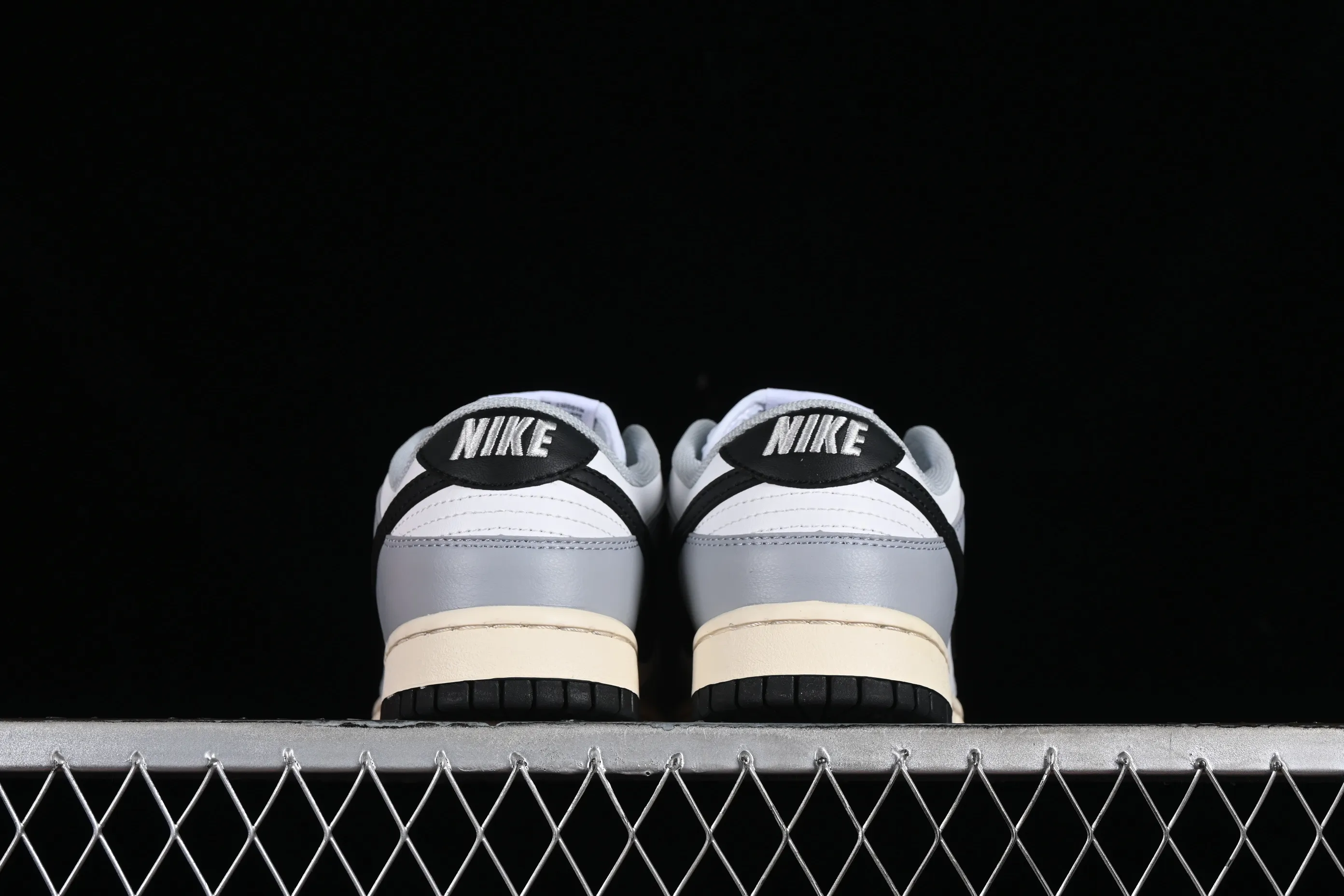 All Categories Nk SB Dunk Series Nk SB Dunk Low Low-top Sneakers Special Price Nk Dunk Low "Light Smoke Grey" White Gray SB Low-top Sports and Leisure Sneakers DD1503-117